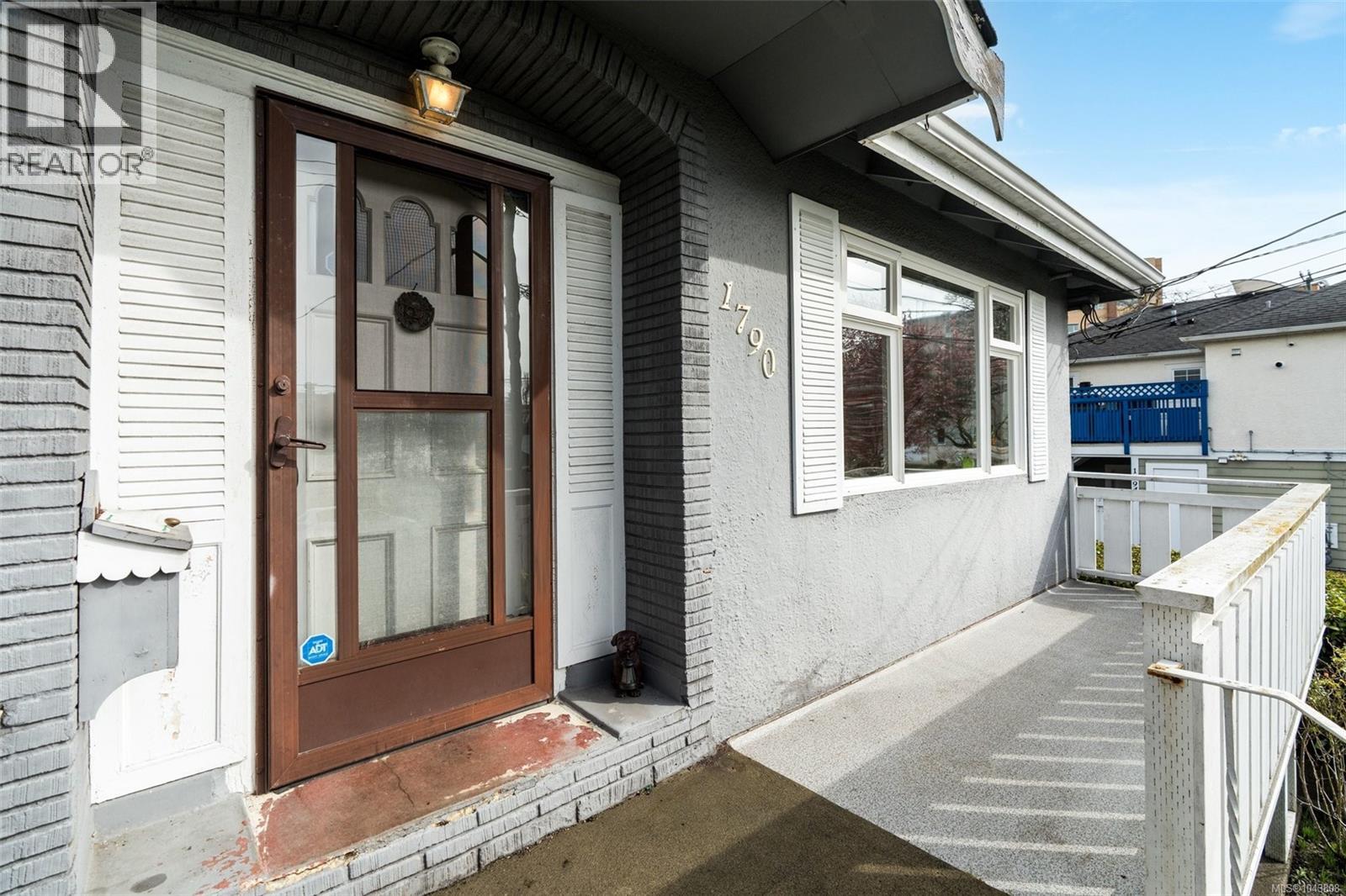 1790 Denman St - 4