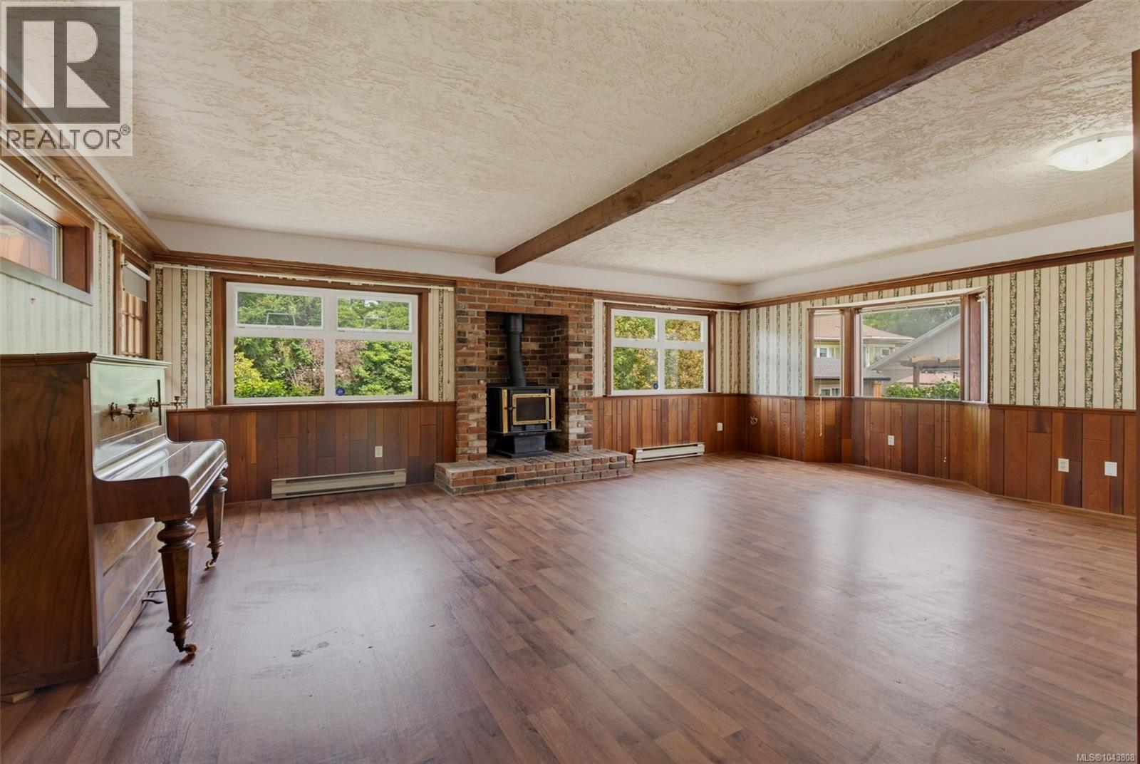 1790 Denman St - 10