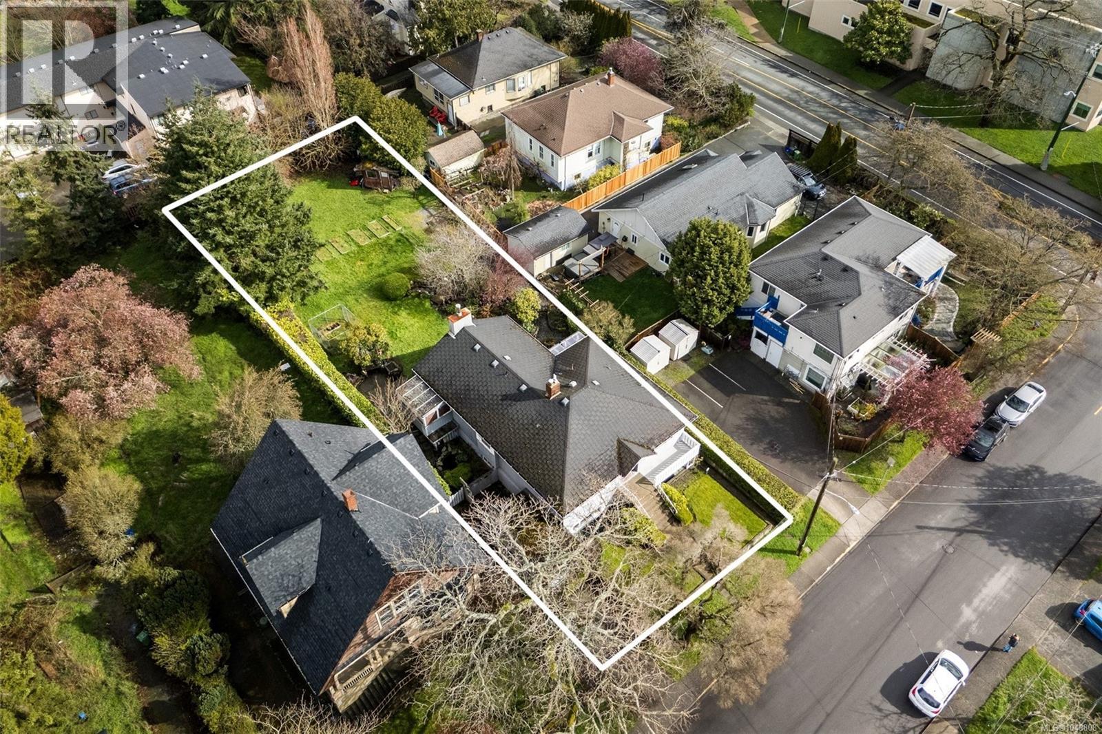 1790 Denman St - 3