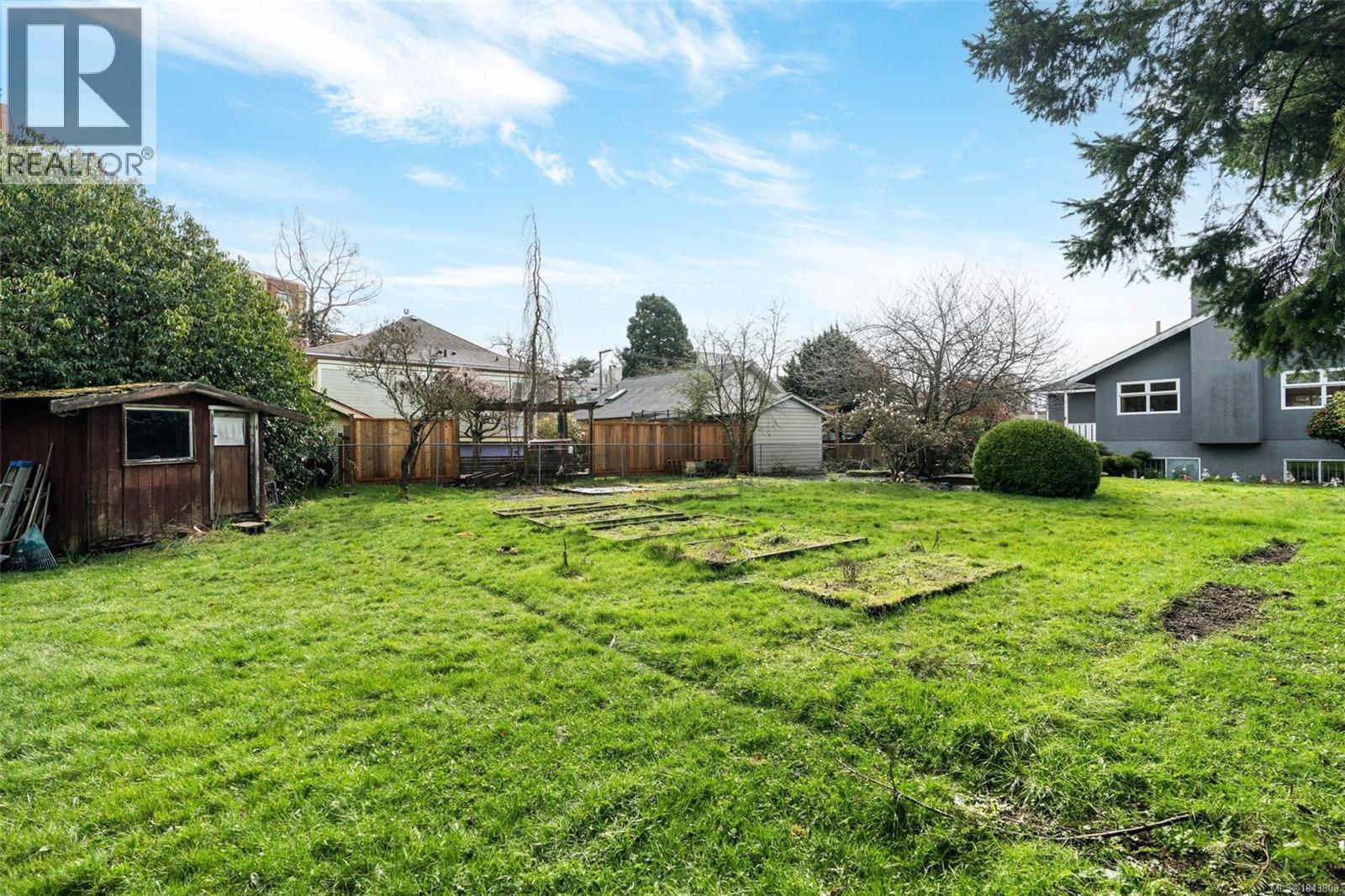 1790 Denman St - 28