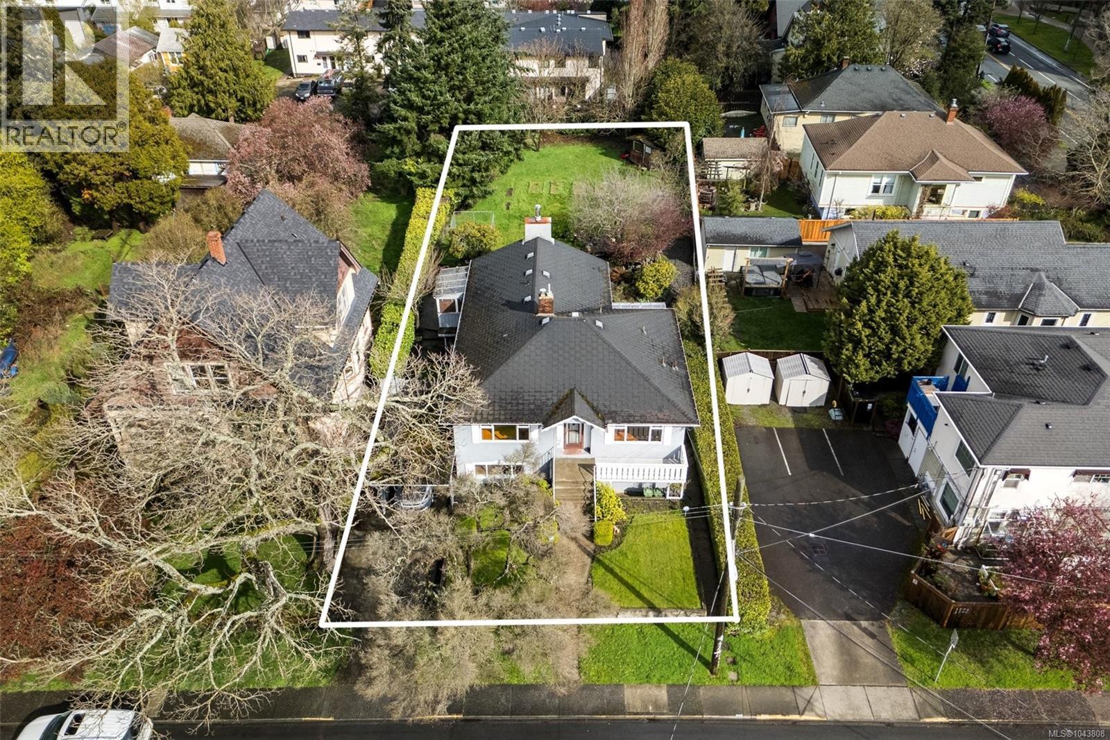 1790 Denman St - 32