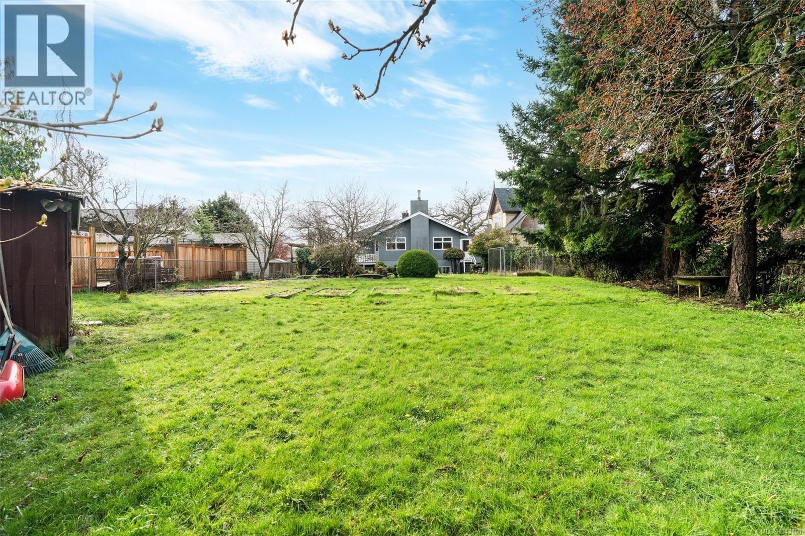 1790 Denman St - 27