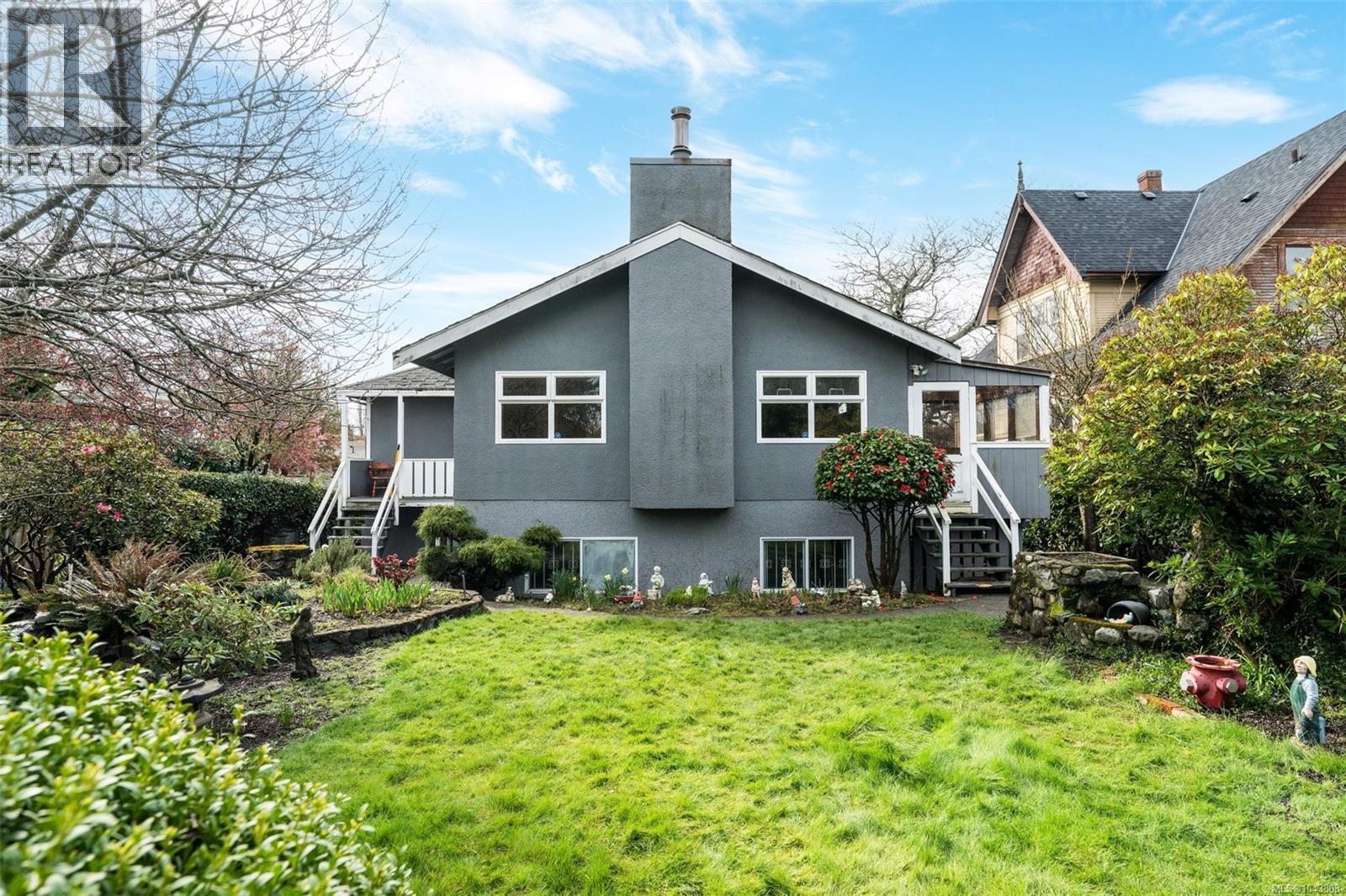 1790 Denman St - 29