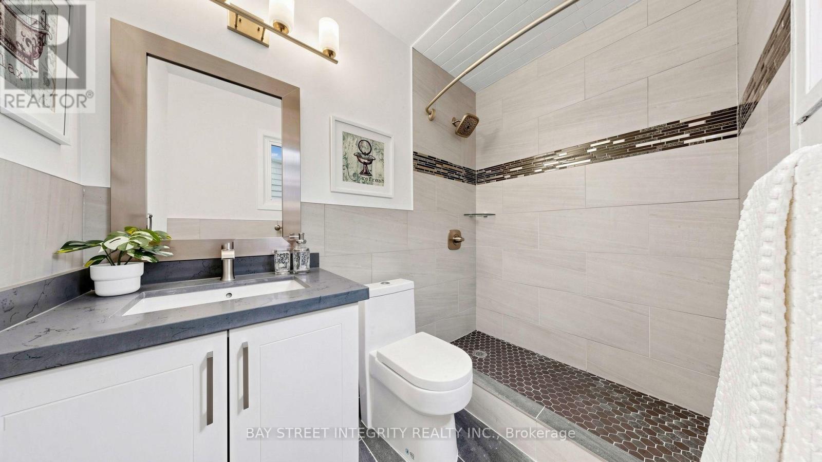41 JONATHAN GATE - 33