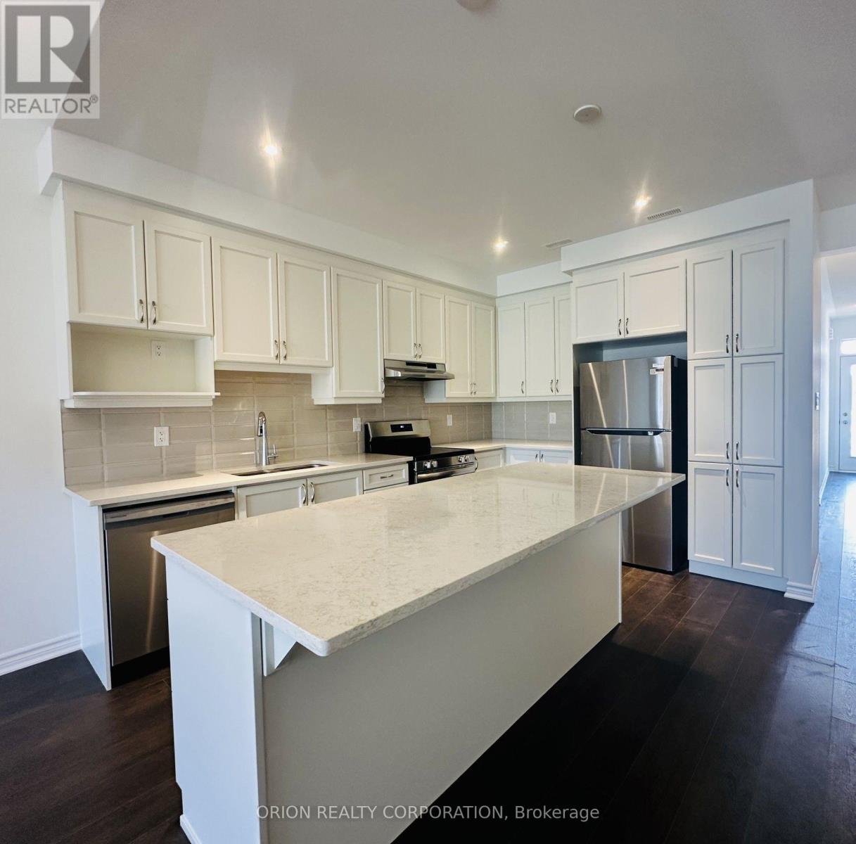 694 SARGEANT PLACE - Image 3