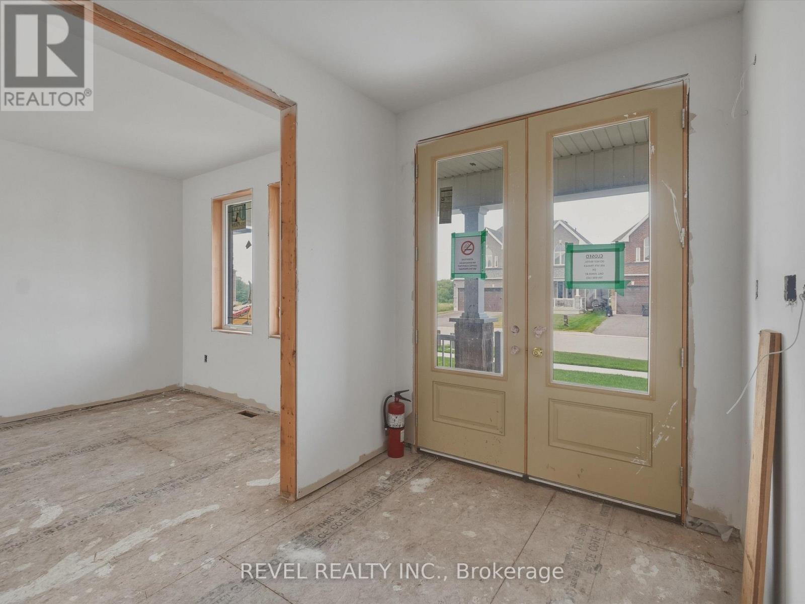61 WOOD CRESCENT - 12