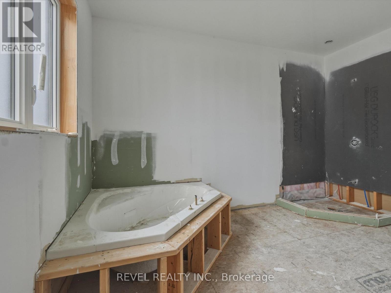61 WOOD CRESCENT - 21