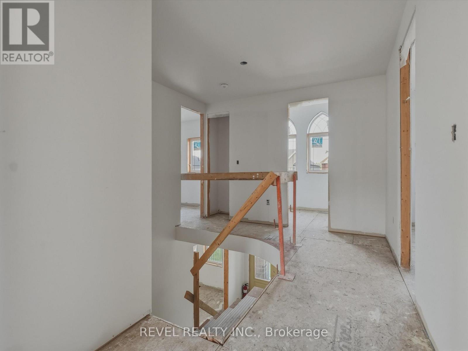 61 WOOD CRESCENT - 22