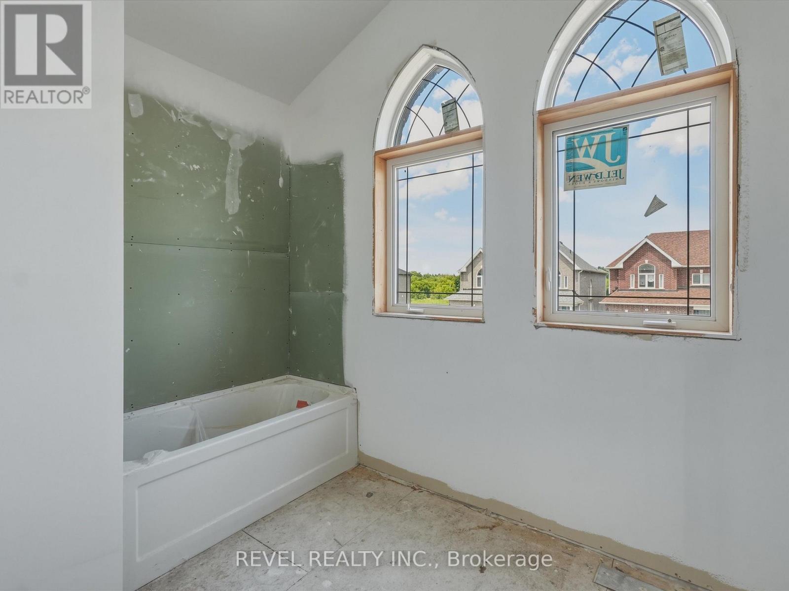 61 WOOD CRESCENT - 23