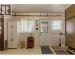4760 Canoe Beach Drive Drive Ne, Salmon Arm, BC V0E1K0 Photo 7