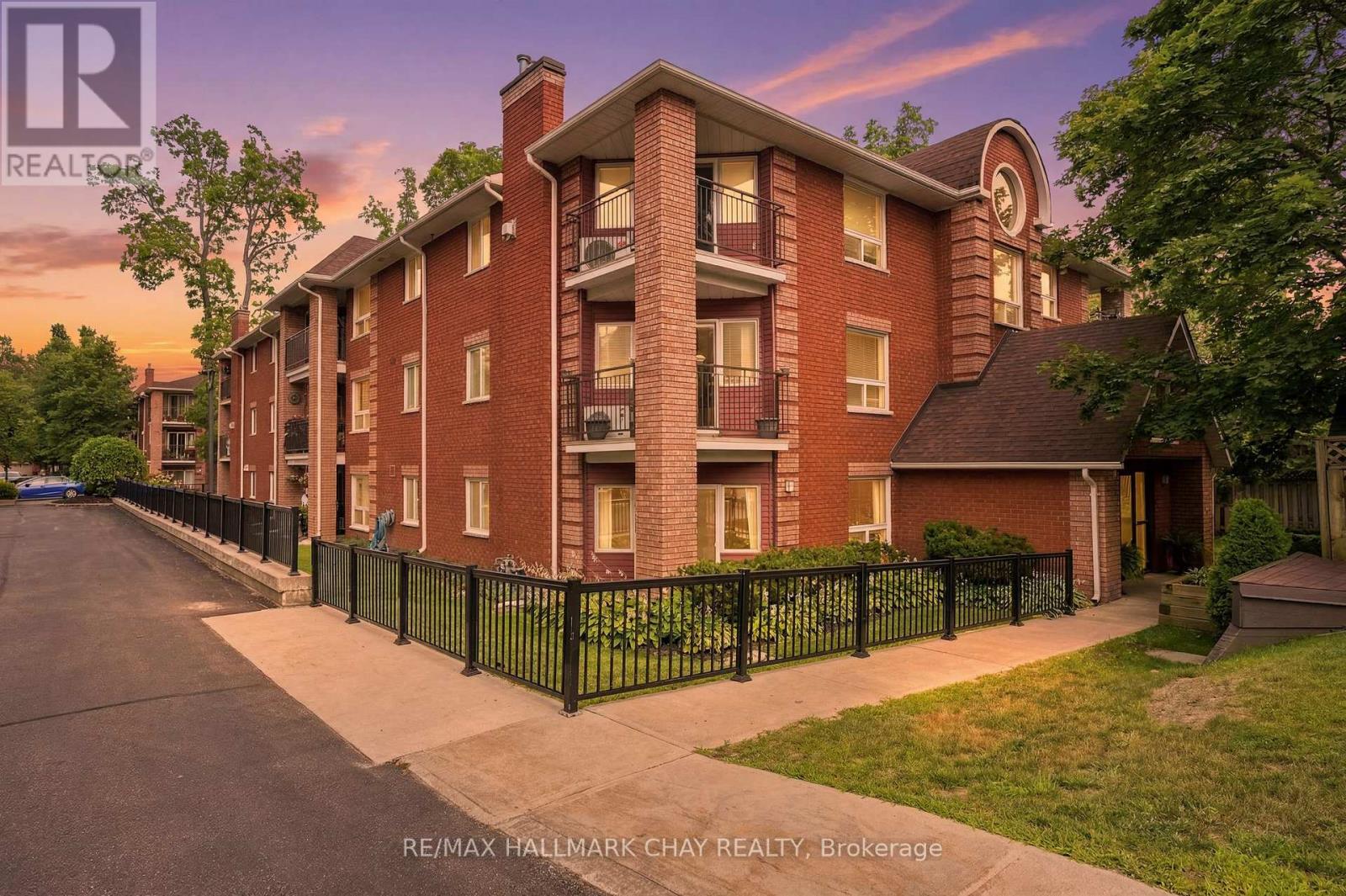 #201 131 CLAPPERTON STREET - 1