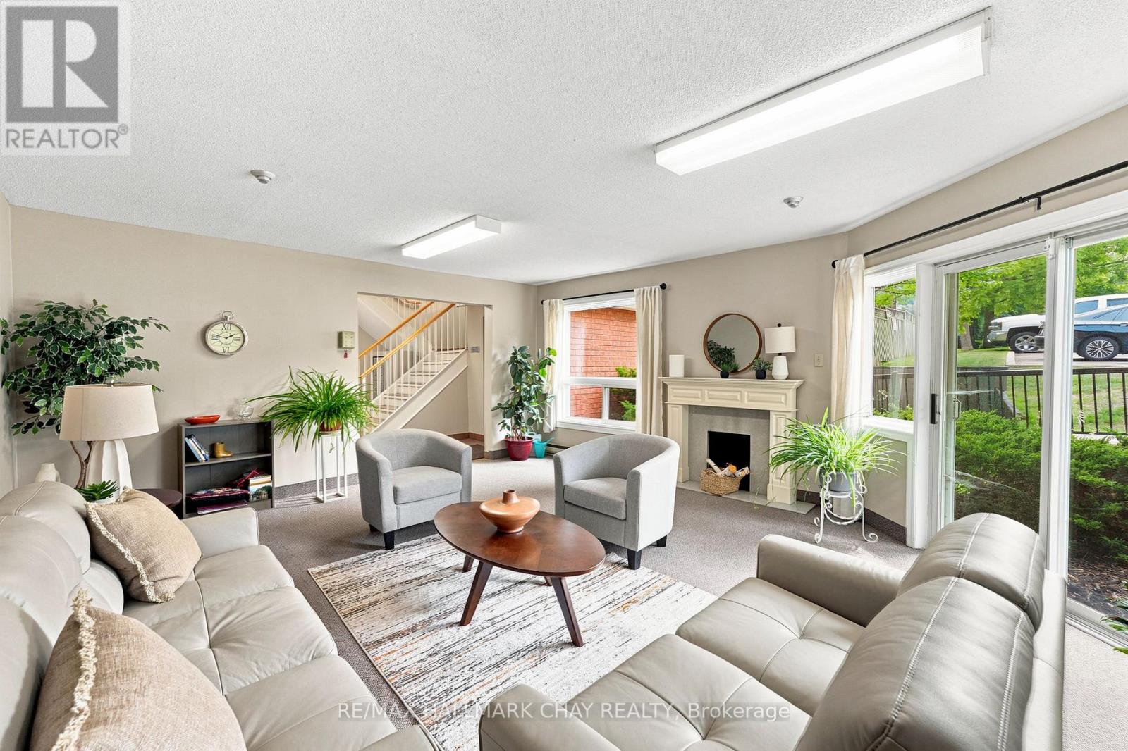 #201 131 CLAPPERTON STREET - 21