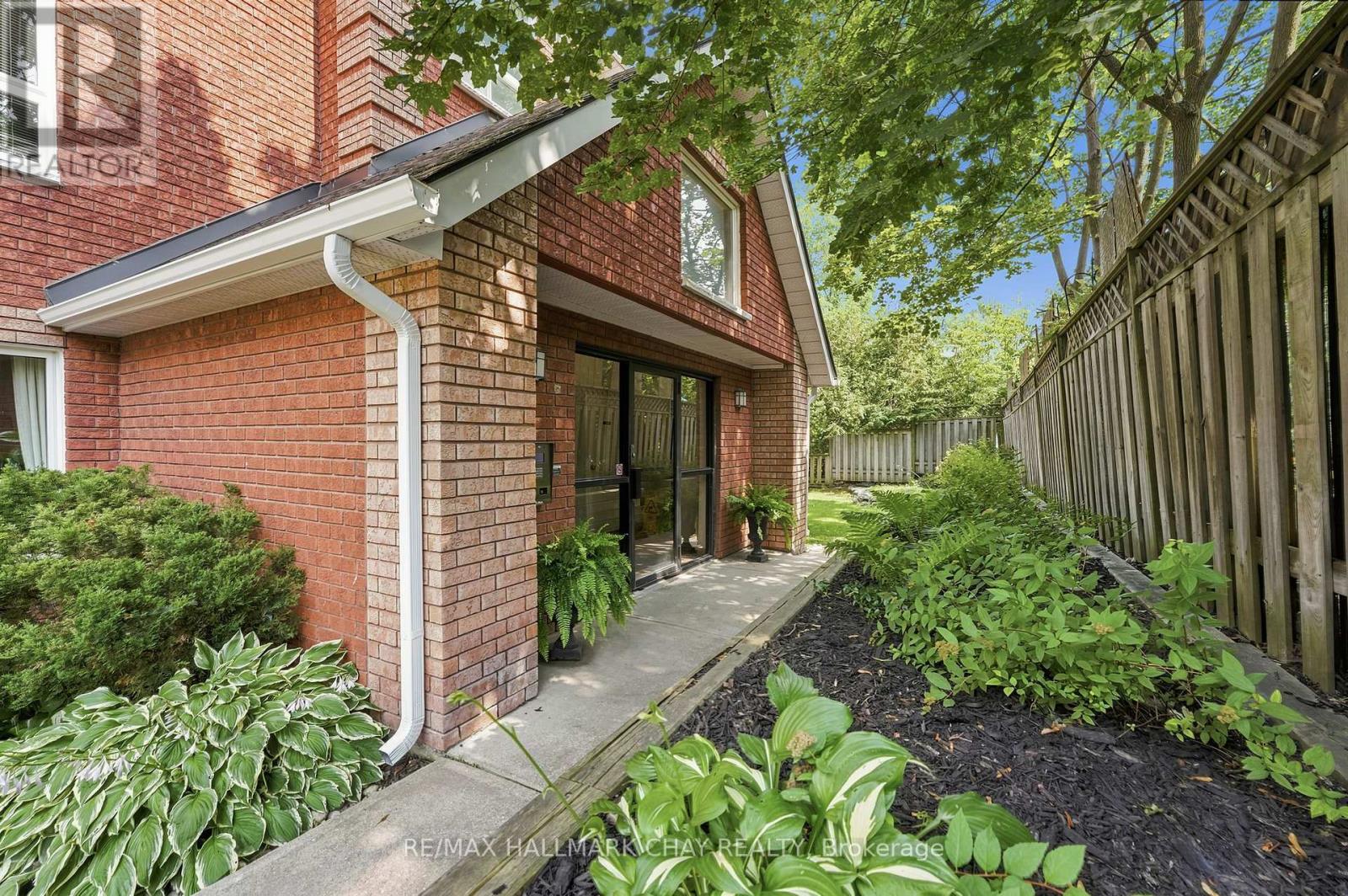 #201 131 CLAPPERTON STREET - 23