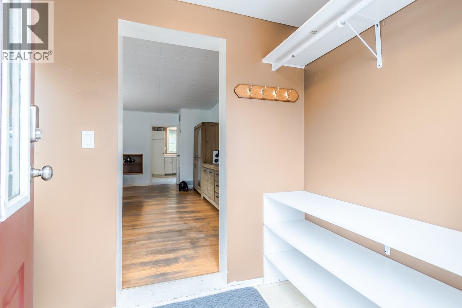 1607 PINEGROVE Street - 6