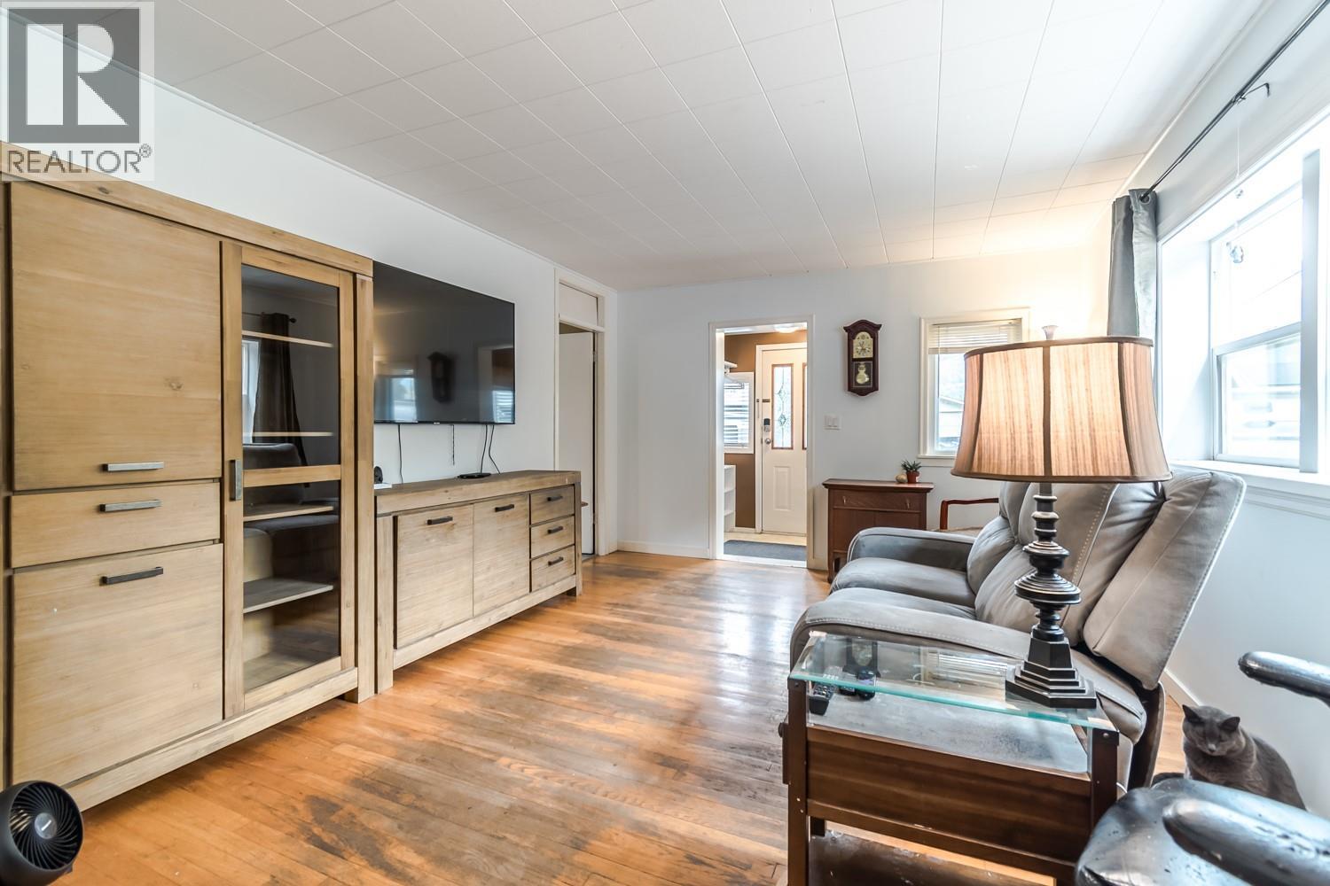 1607 PINEGROVE Street - 8