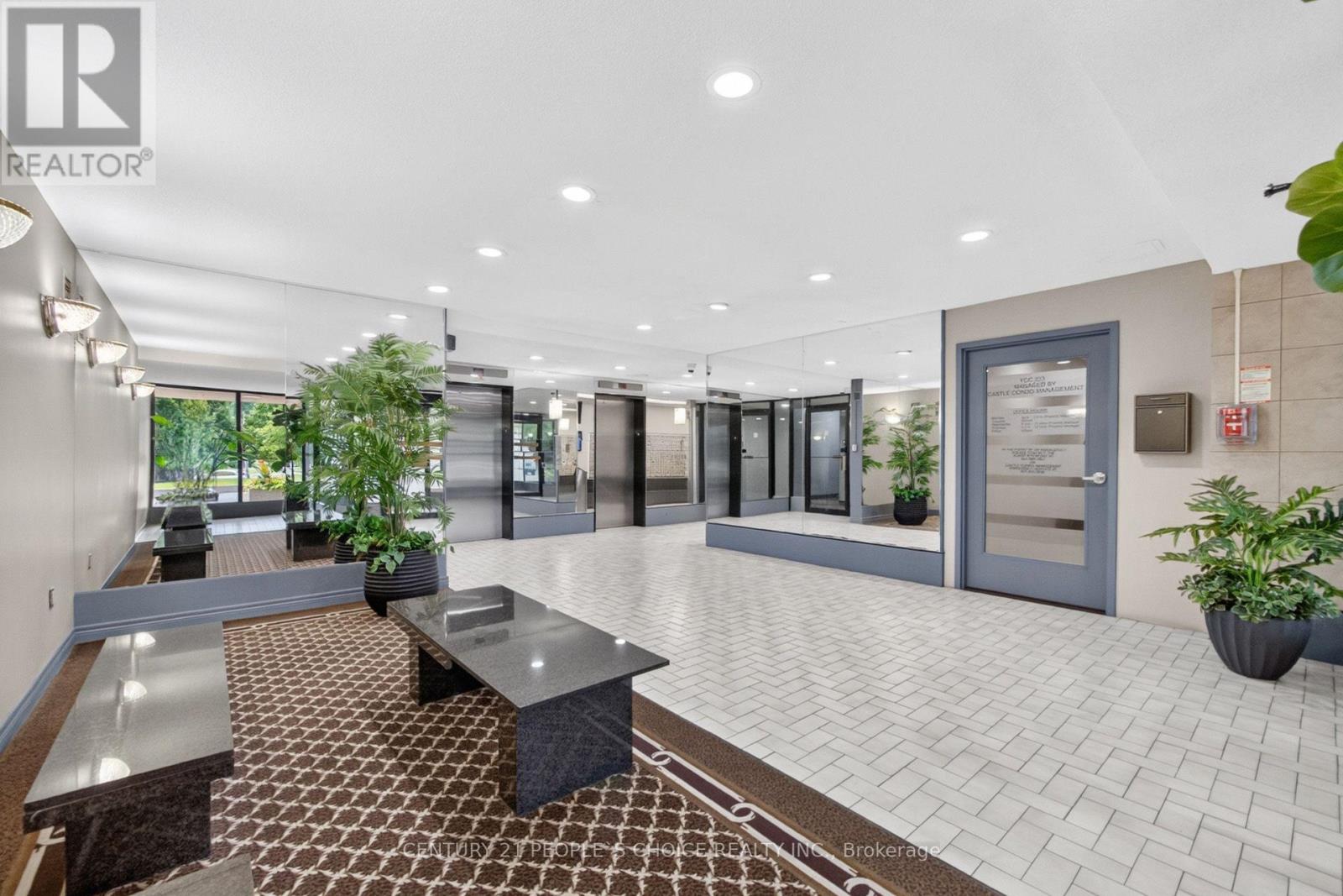 #814 2825 ISLINGTON AVENUE - 2