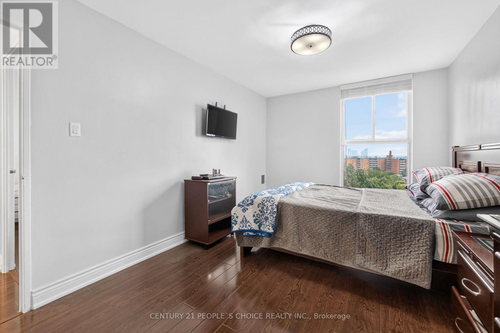 #814 2825 ISLINGTON AVENUE - 33
