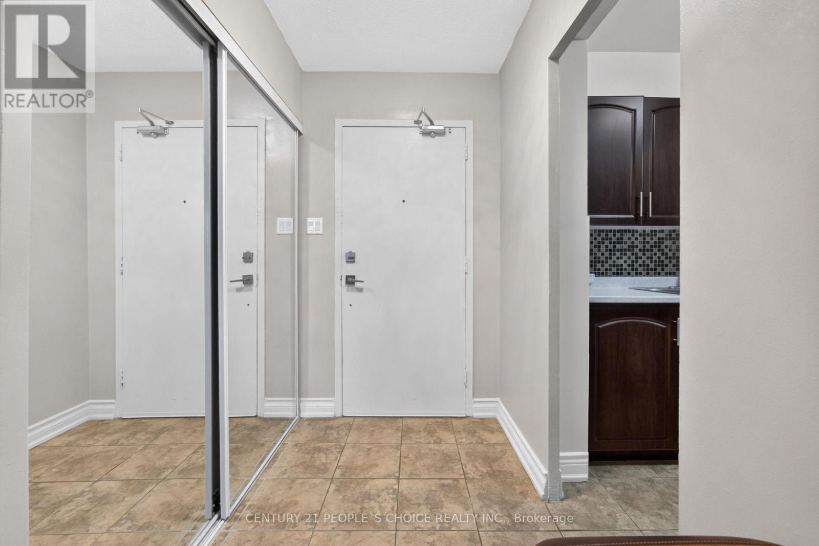#814 2825 ISLINGTON AVENUE - 6