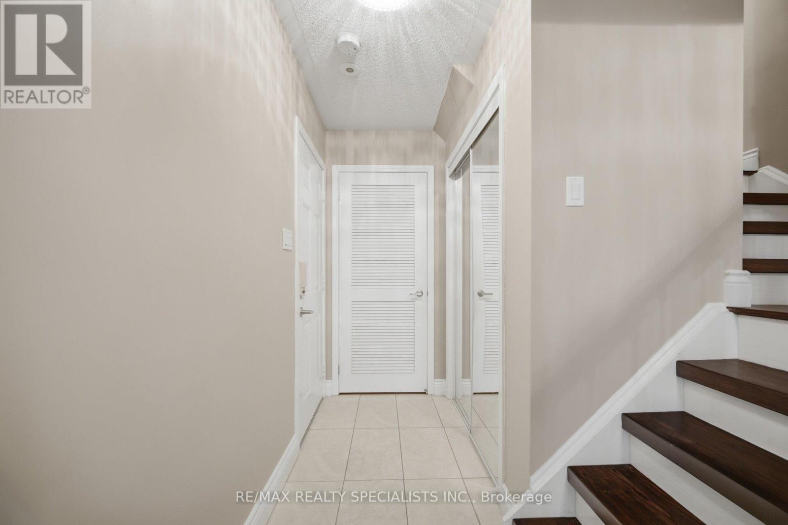 932 SPRAGUE PLACE - 44