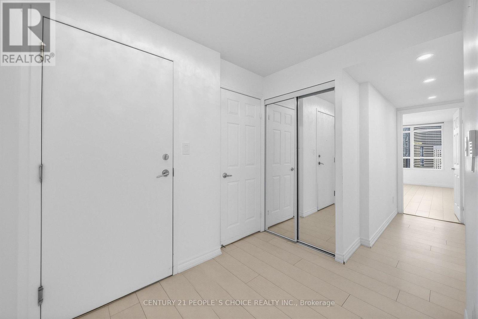 #1906 3880 DUKE OF YORK BOULEVARD - Image 18