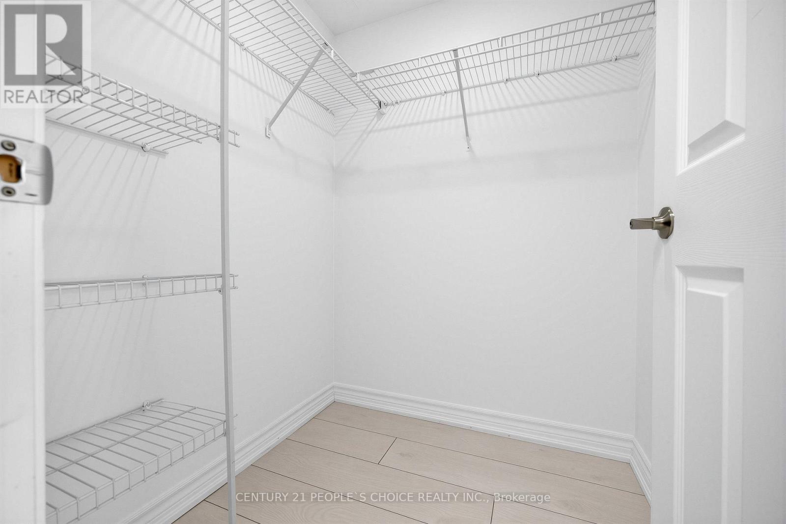 #1906 3880 DUKE OF YORK BOULEVARD - Image 21