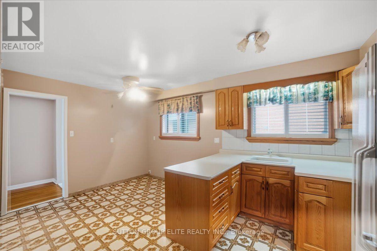 1060 CLAREDALE ROAD - 12