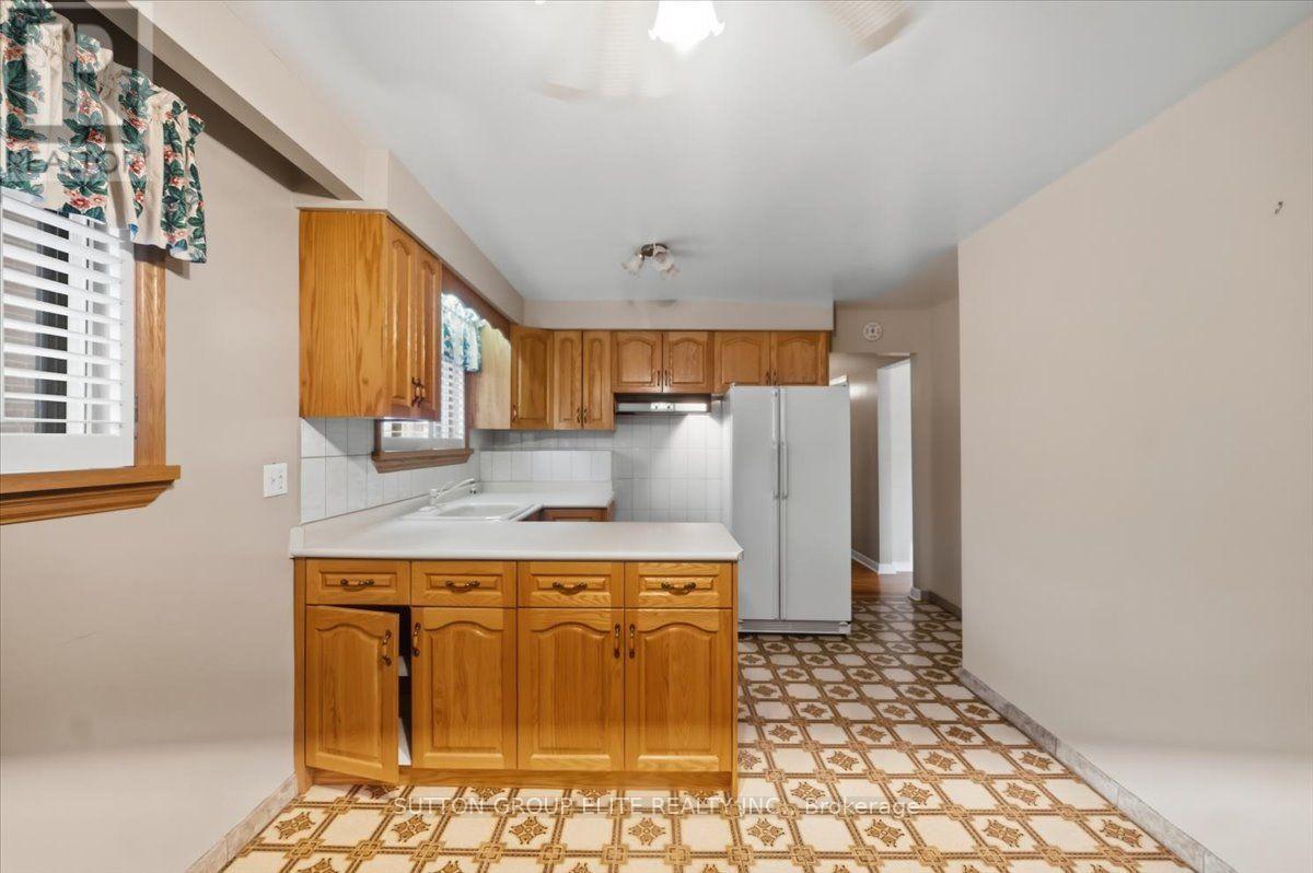 1060 CLAREDALE ROAD - 13