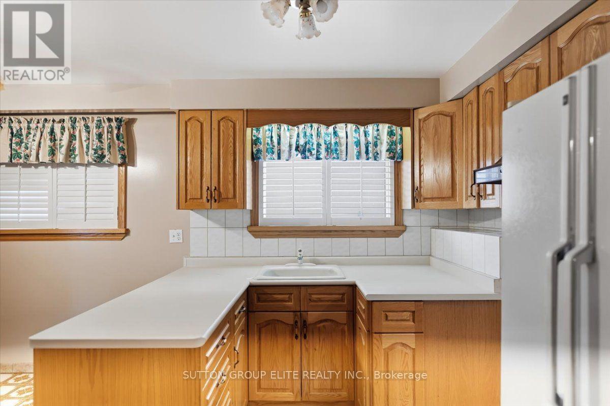 1060 CLAREDALE ROAD - 15