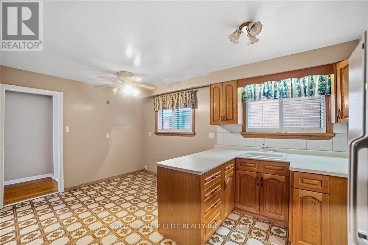 1060 CLAREDALE ROAD - 16