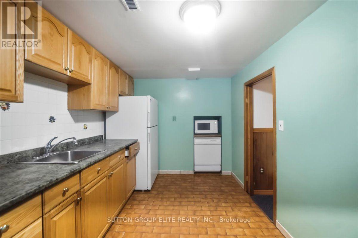 1060 CLAREDALE ROAD - 28