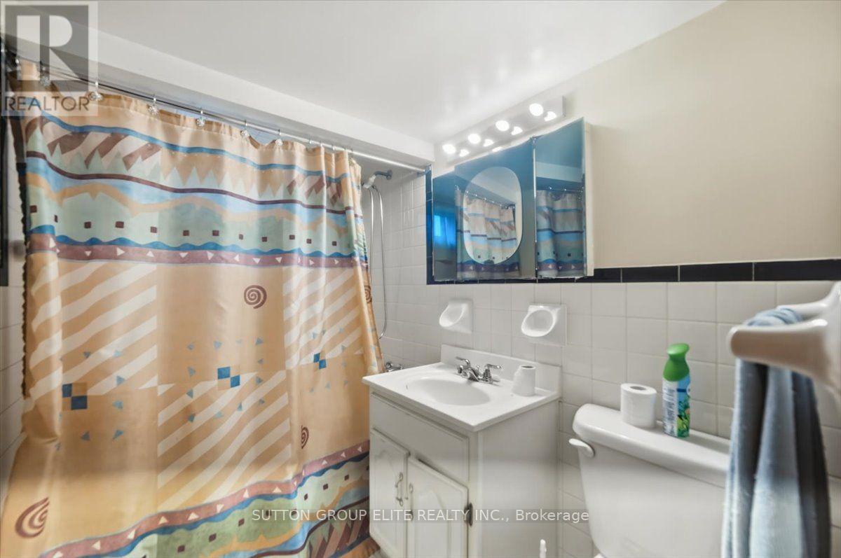 1060 CLAREDALE ROAD - 33