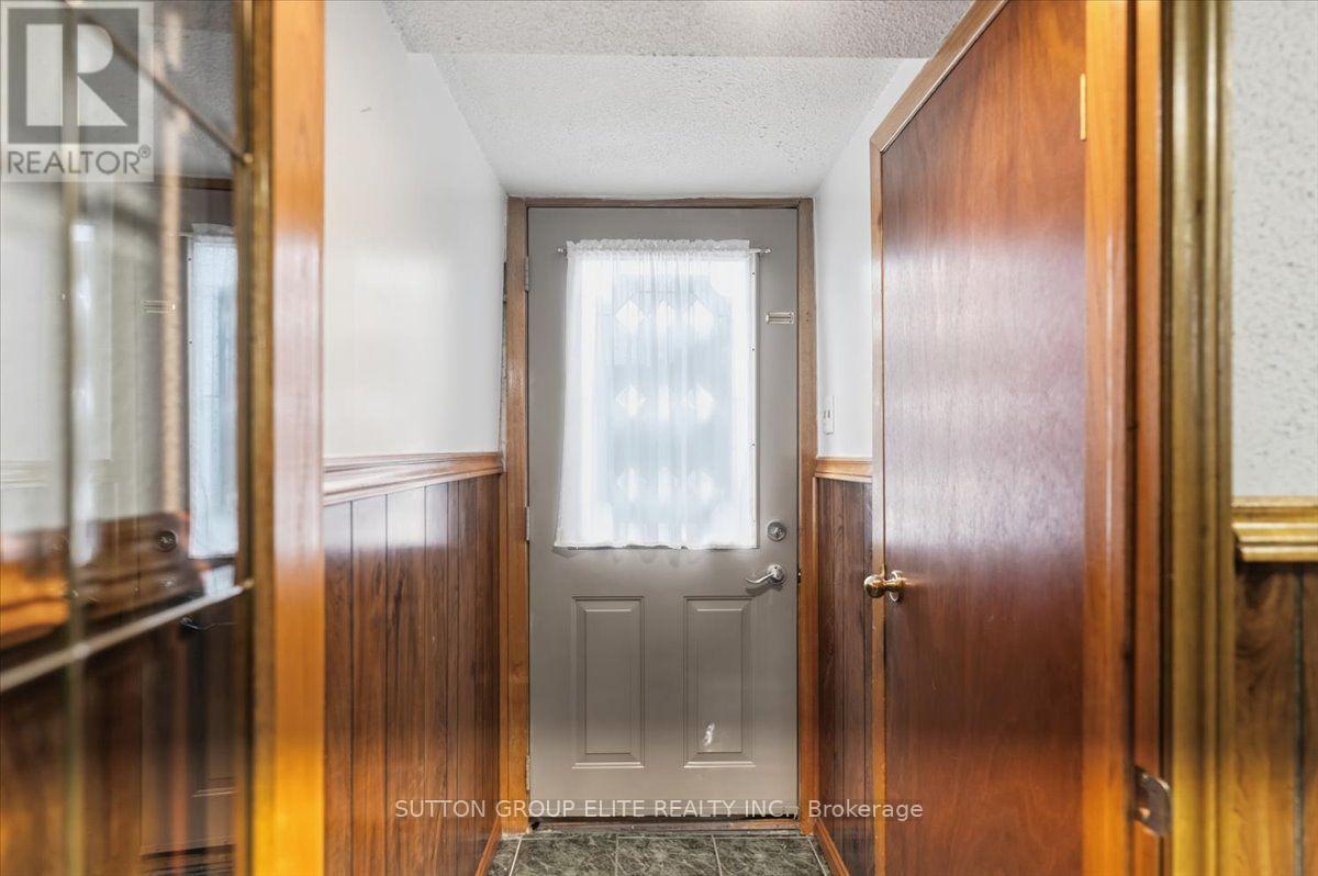 1060 CLAREDALE ROAD - 39