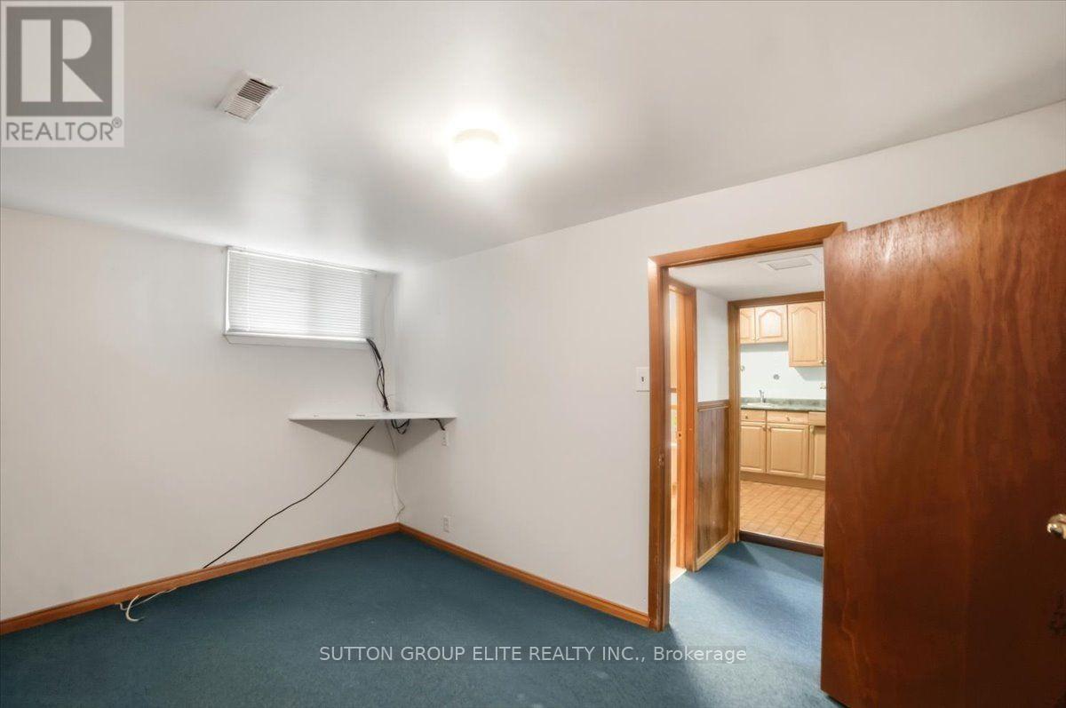 1060 CLAREDALE ROAD - 41
