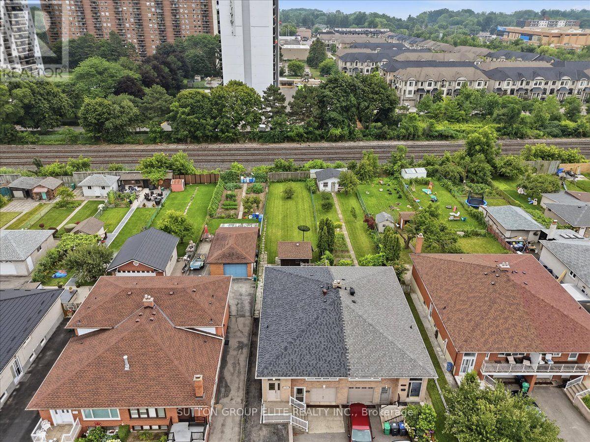 1060 CLAREDALE ROAD - 44