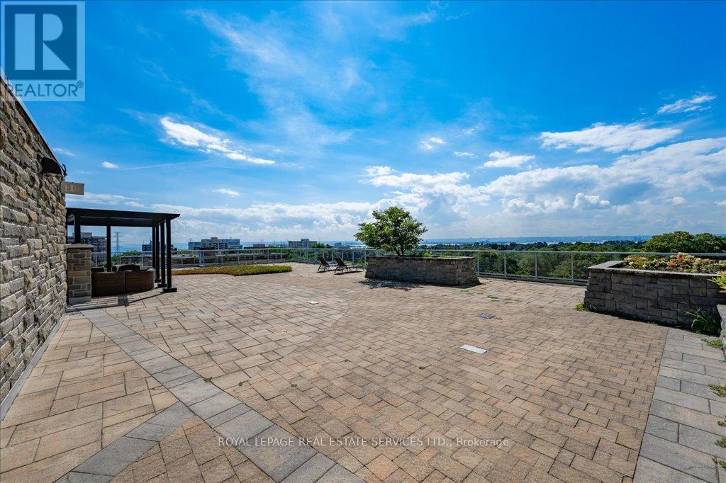 #615 551 MAPLE AVENUE - 42