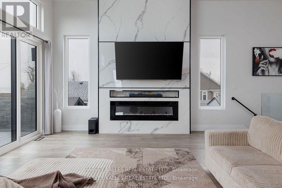 3184 LAKESHORE ROAD - 9