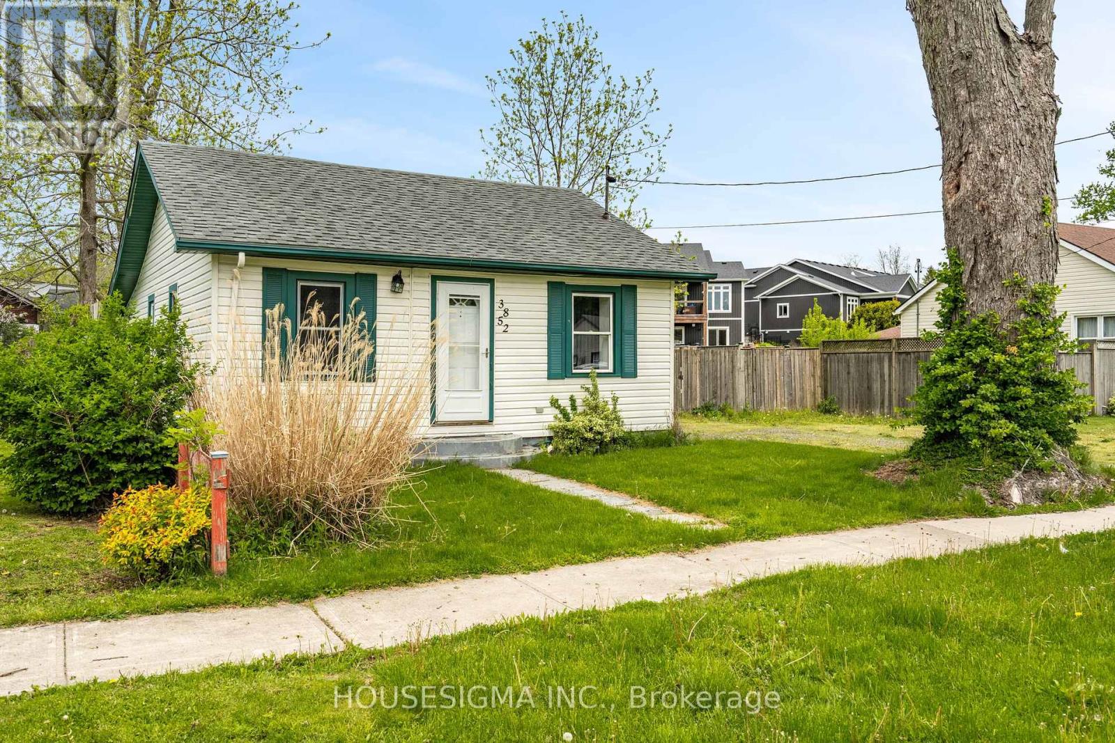 3852 BRUNSWICK AVENUE - 2