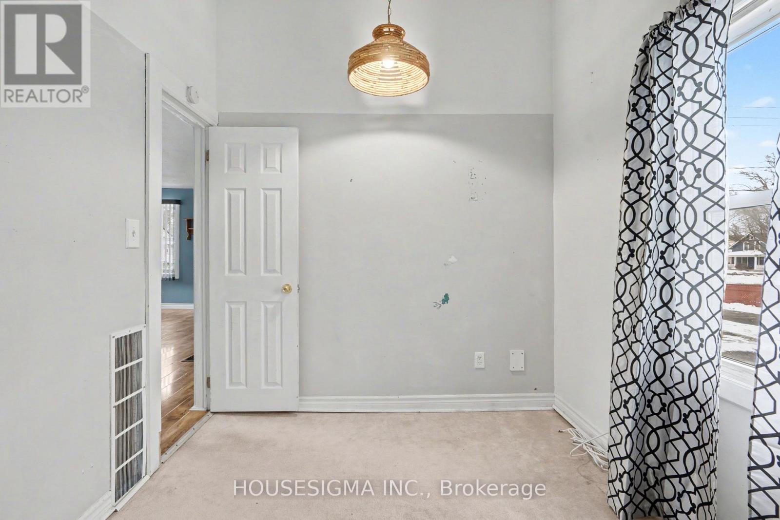 3852 BRUNSWICK AVENUE - 21