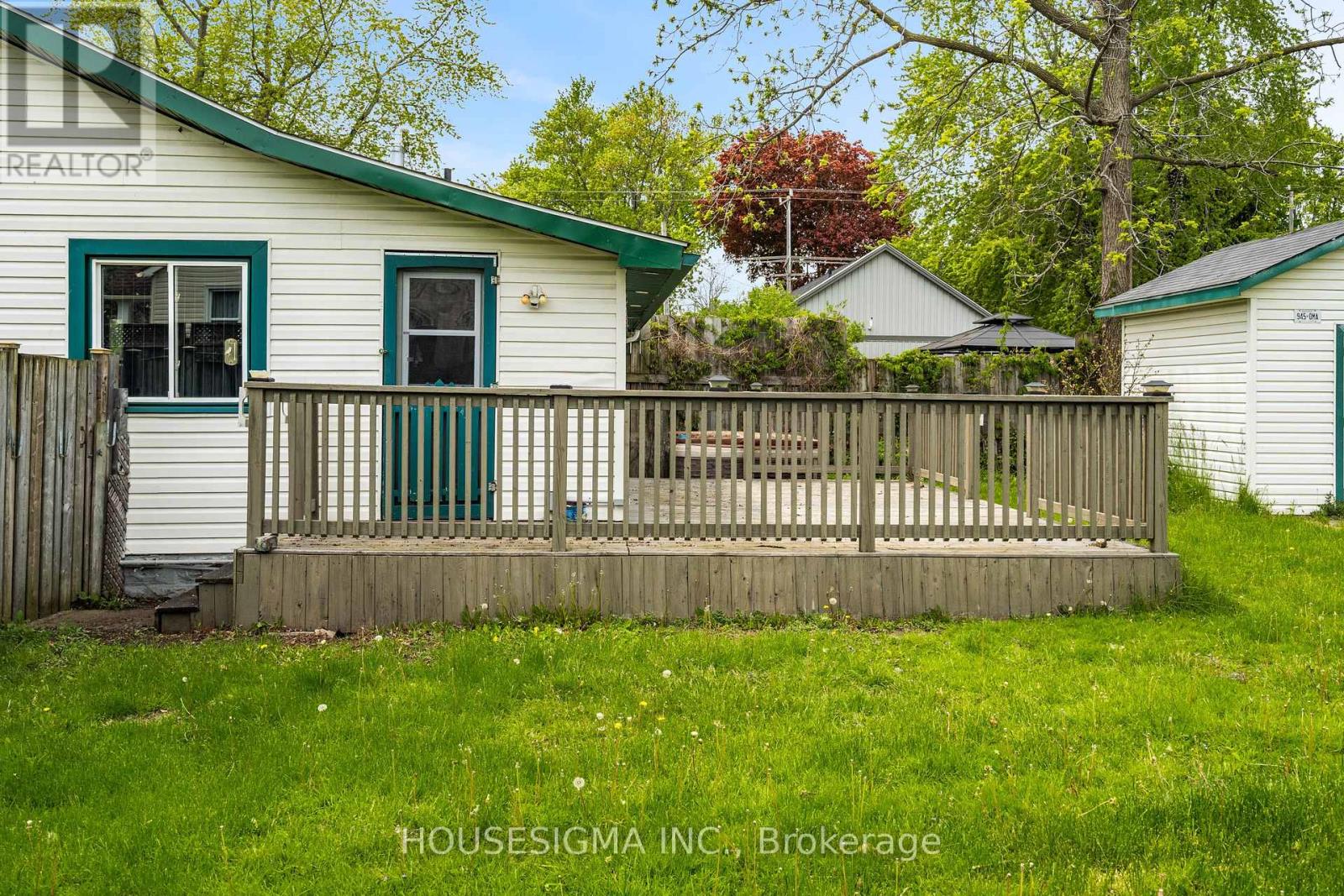 3852 BRUNSWICK AVENUE - 33