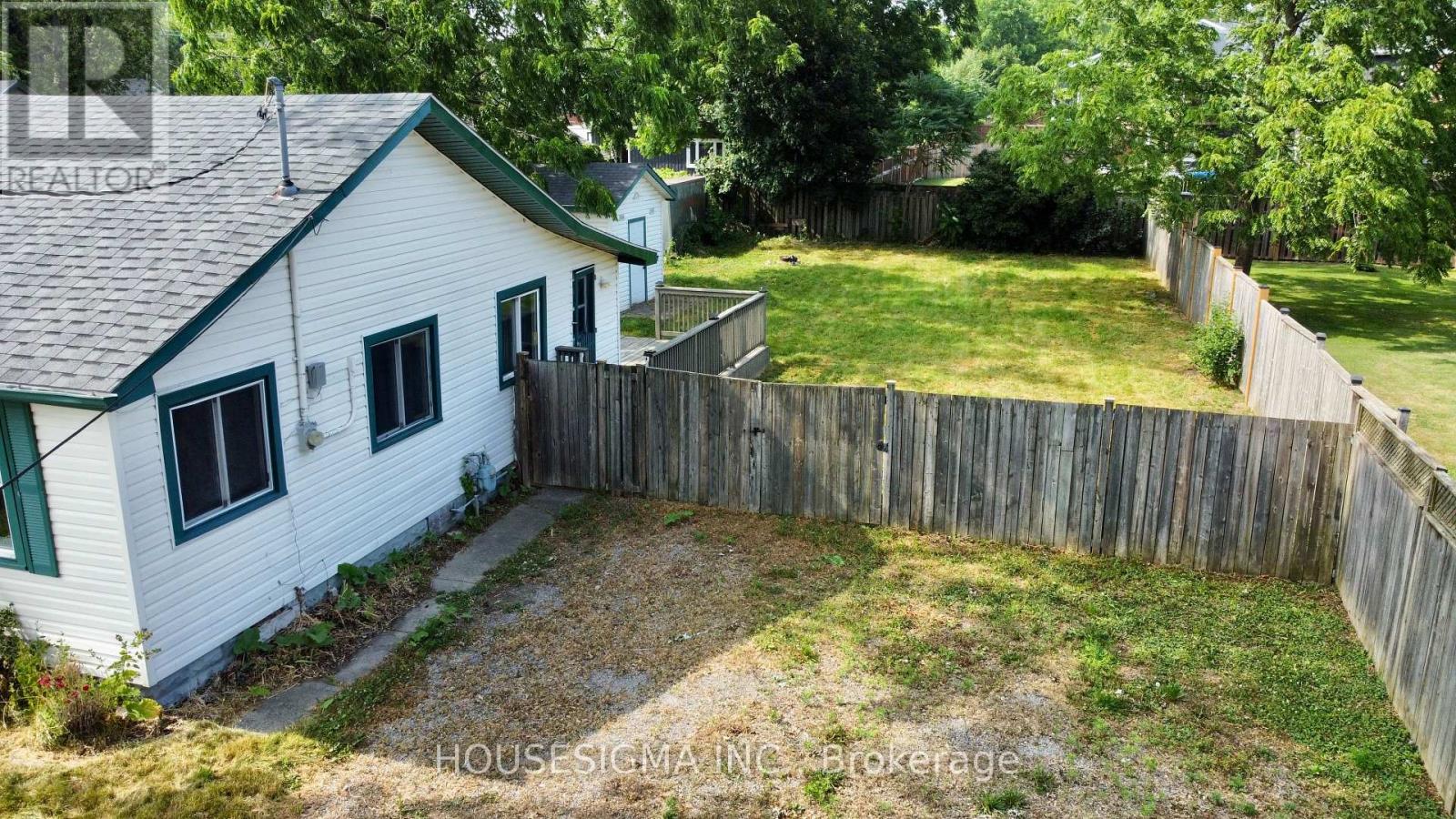 3852 BRUNSWICK AVENUE - 37