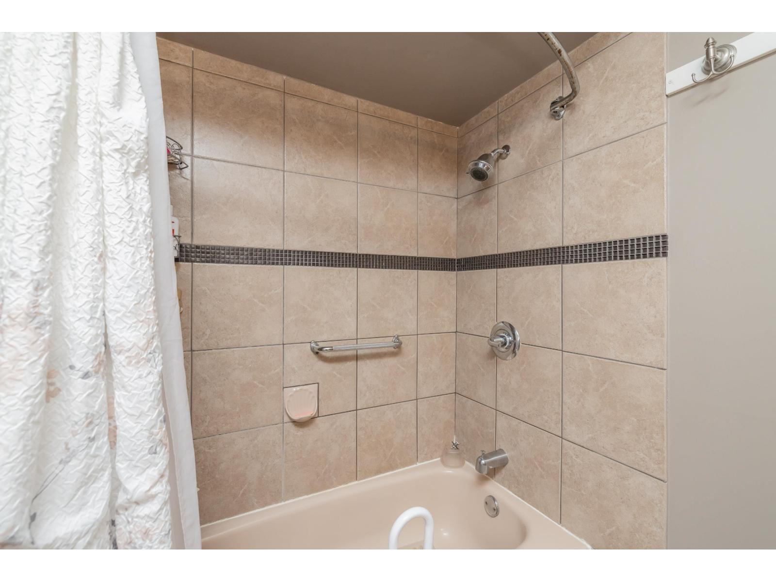 3 Bed, 3 Bath House for Sale in Surrey – 7838 160 STREET, Surrey – MLS# R3147915 - Image 33