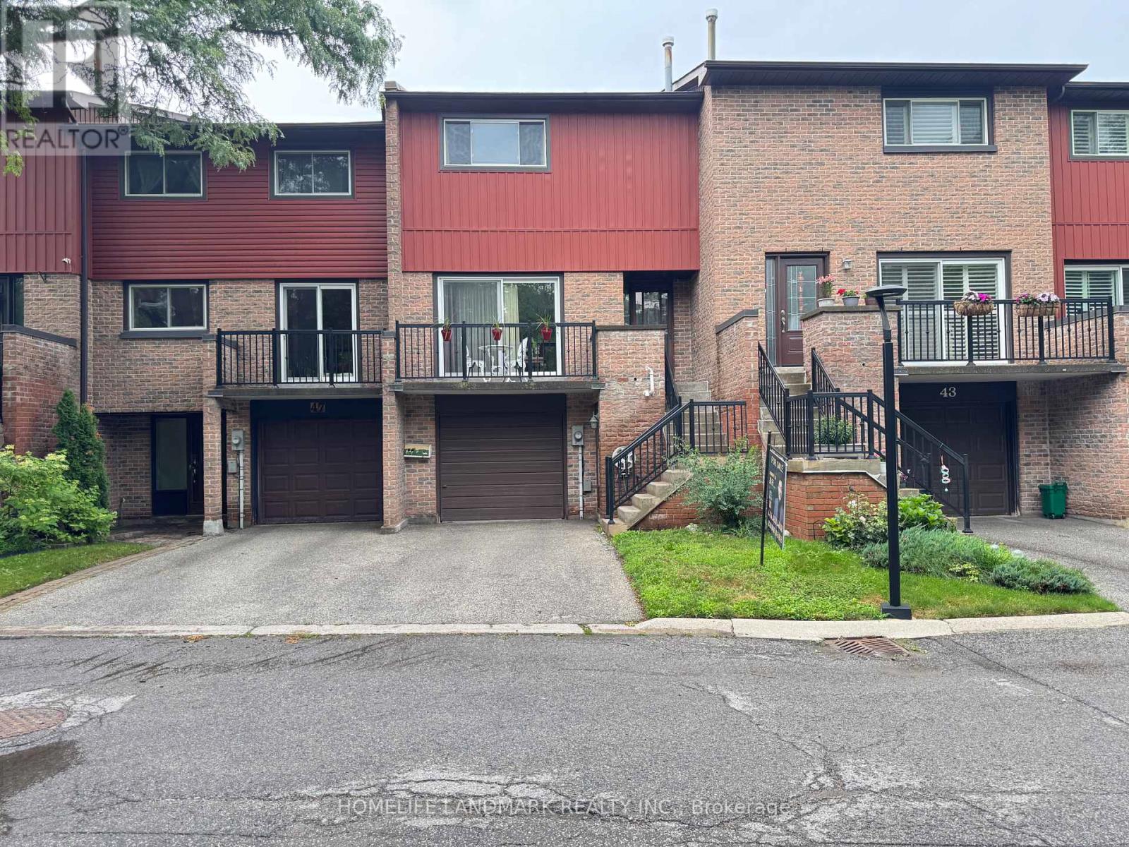 45 ASHGLEN WAY - 1