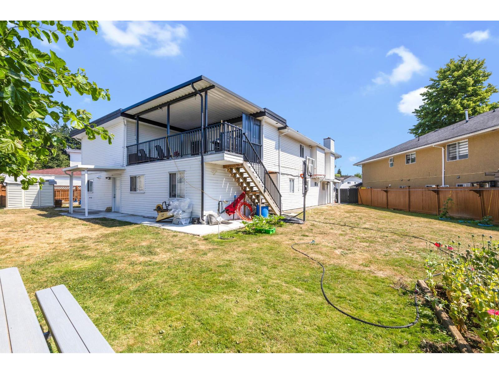 11 Bed, 7 Bath House for Sale in Surrey – 9057 142A STREET, Surrey – MLS# R3148836 - Image 39