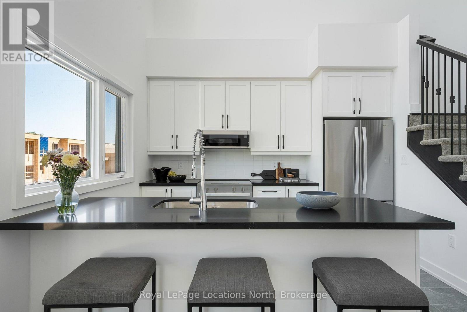 214 STONELEIGH DRIVE - 10