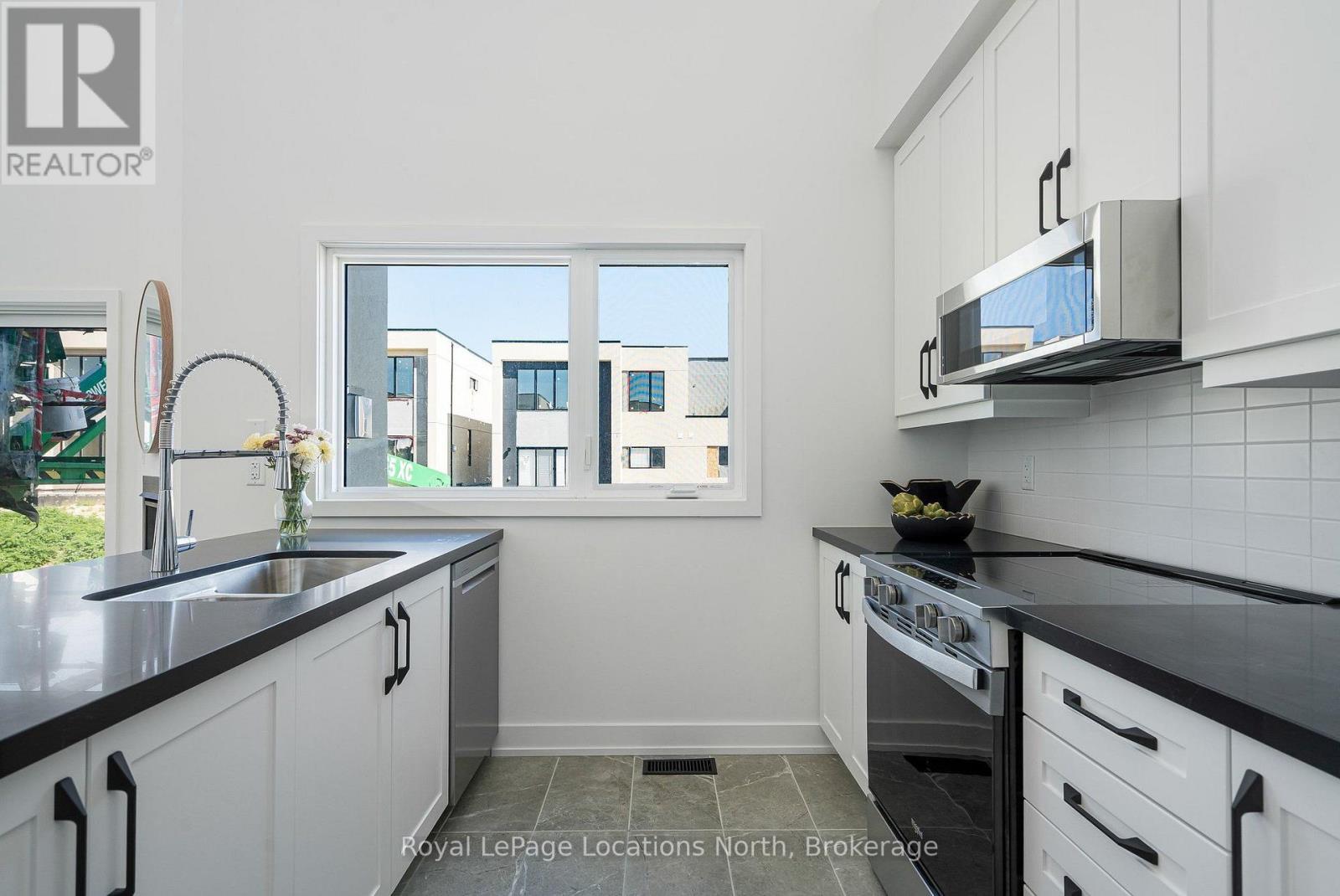 214 STONELEIGH DRIVE - 12