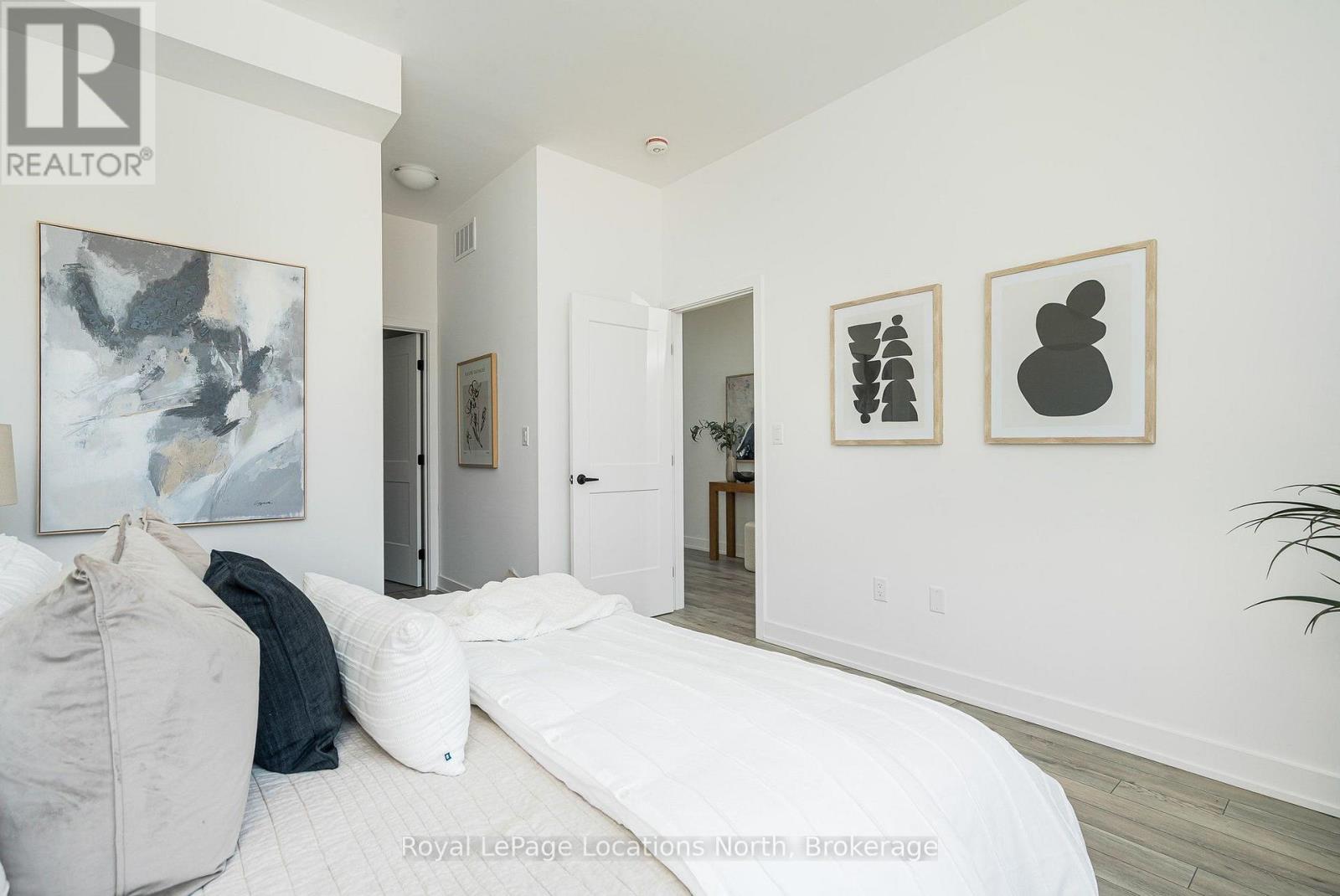 214 STONELEIGH DRIVE - 19
