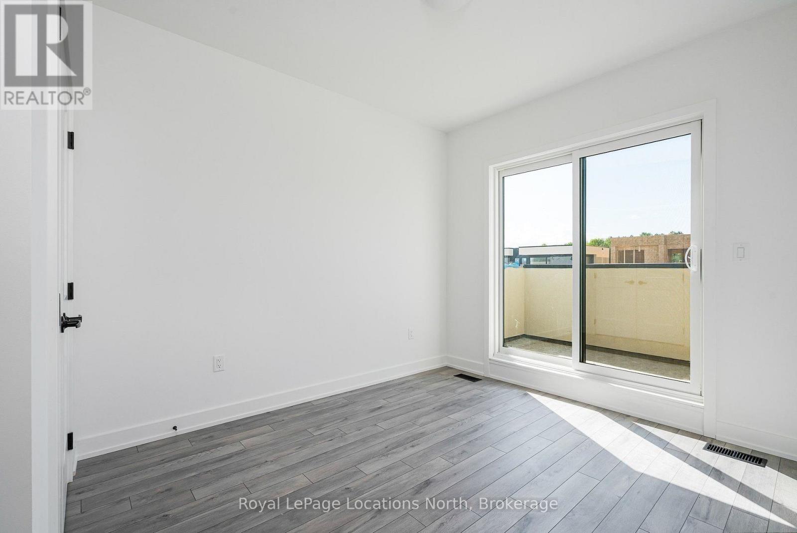 214 STONELEIGH DRIVE - 23