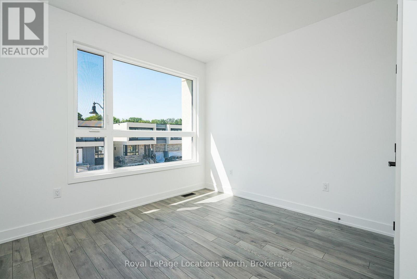 214 STONELEIGH DRIVE - 25