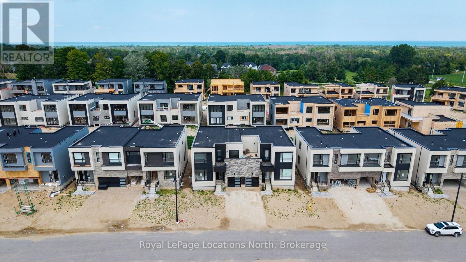 214 STONELEIGH DRIVE - 33