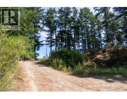 4622 Sailor Rd, Pender Island, BC V0N2M0 Photo 11